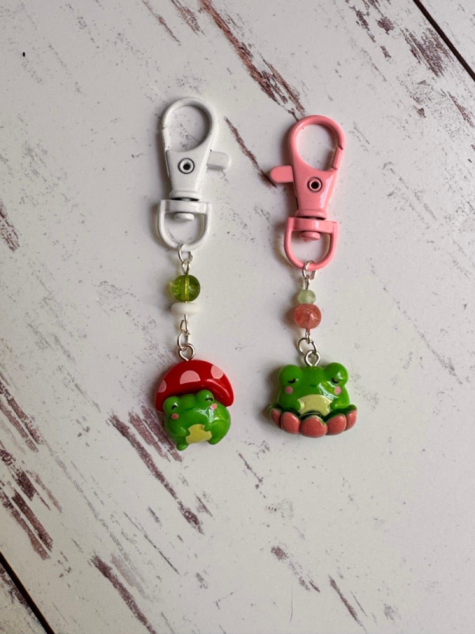 Cute Frogs in Resin Pair of Stitch Markers