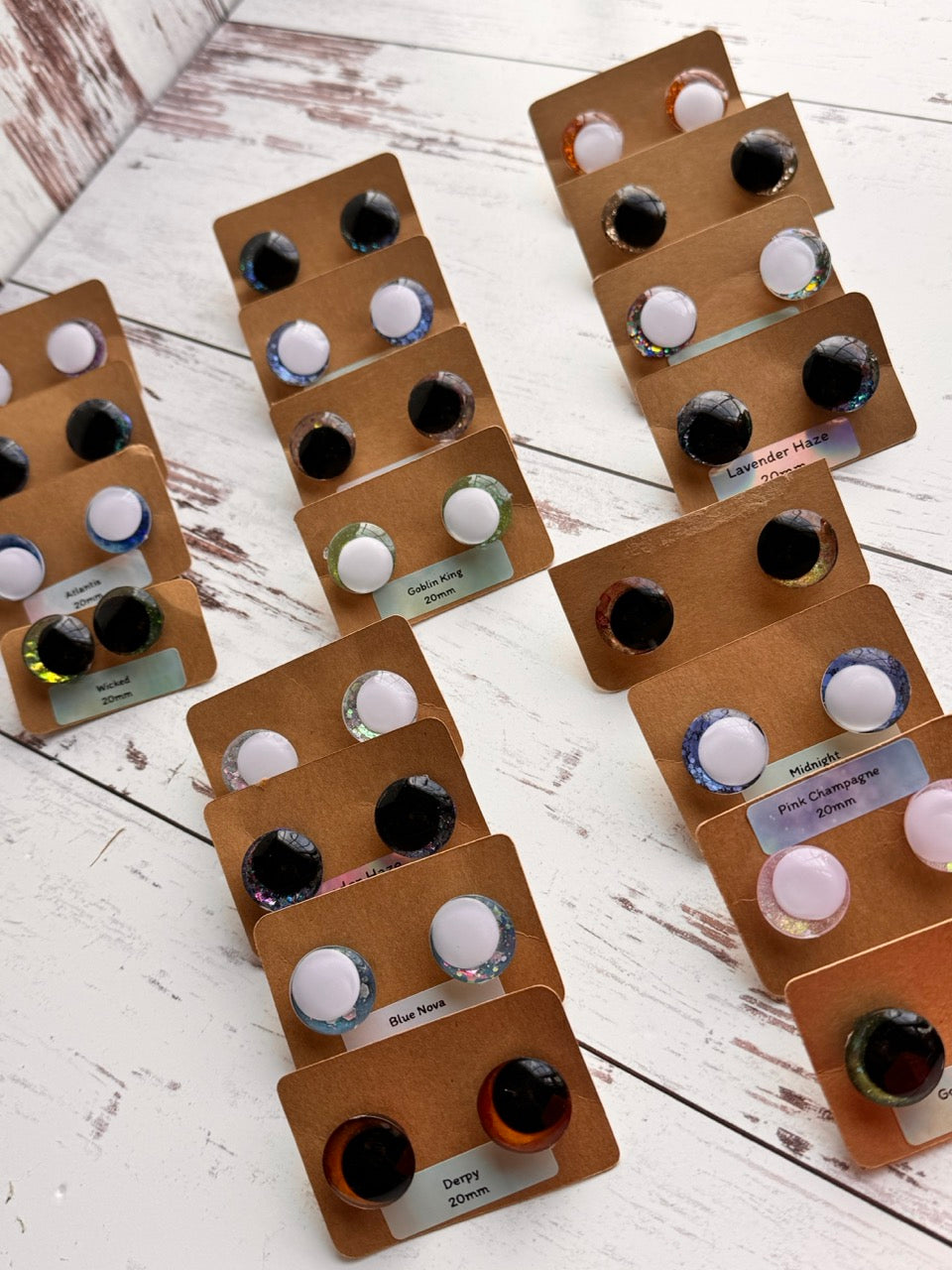 MYSTERY BUNDLE 20mm Safety Eyes 4 Pack - 2 Black, 2 White