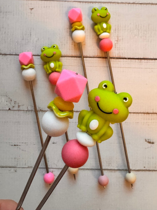 Green Frog Pair of Amigurumi Sewing Sticks