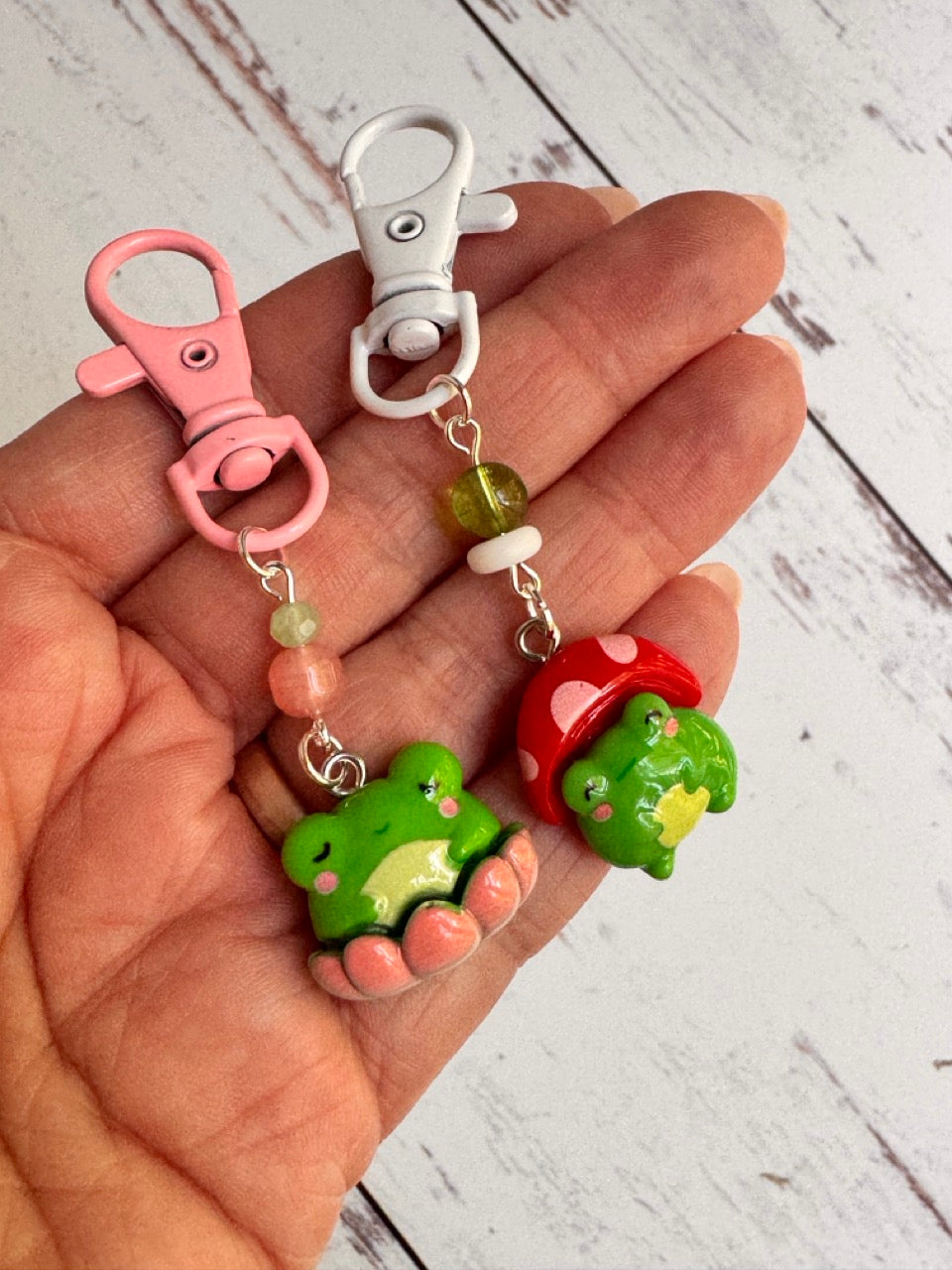 Cute Frogs in Resin Pair of Stitch Markers