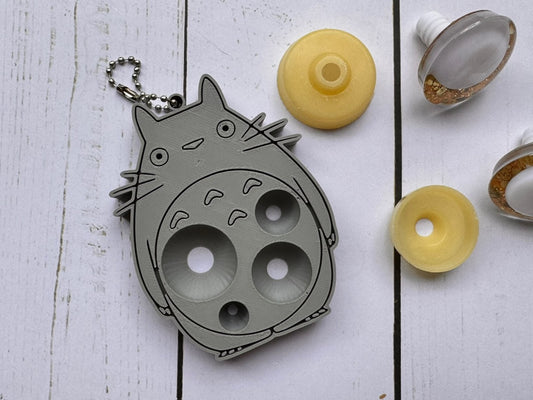 Friendly Neighbor Safety Eye Installer