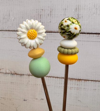 Daisy Flower Pair of Amigurumi Sewing Sticks
